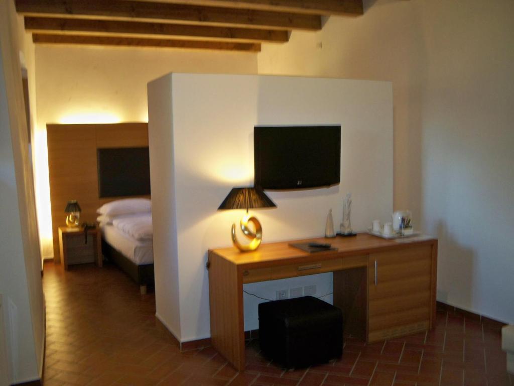 Отель Relais Palazzo Lodron Роверето Номер фото